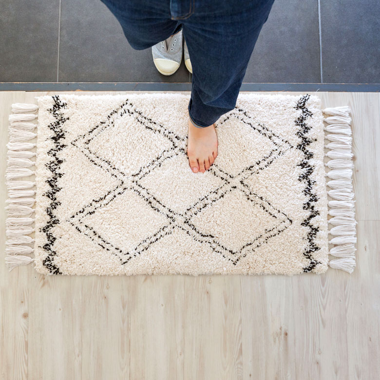 玄関マットラグマット50cm×80cmベニオワレン風ラグカーペットおしゃれ長方形絨毯じゅうたんオールシーズン春夏秋冬モロッカンモロカンアジアン西海岸マットバスルームトイレ水色白グレー50×80[b2a-83]